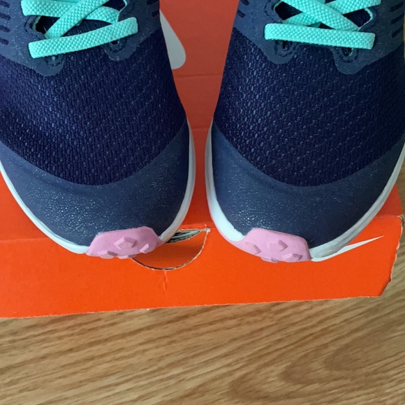 🛑SOLD🛑 Girls Nike shoe - Picture 6 of 6